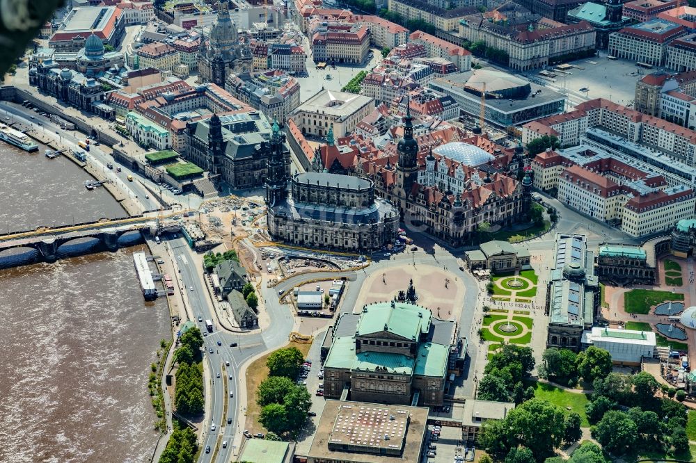 Dresden von oben - Altstadtbereich und Innenstadtzentrum in Dresden im Bundesland Sachsen, Deutschland