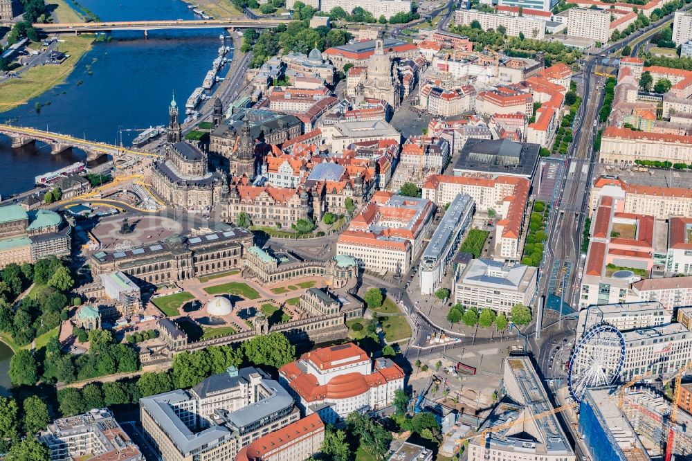 Dresden aus der Vogelperspektive: Altstadtbereich und Innenstadtzentrum in Dresden im Bundesland Sachsen, Deutschland