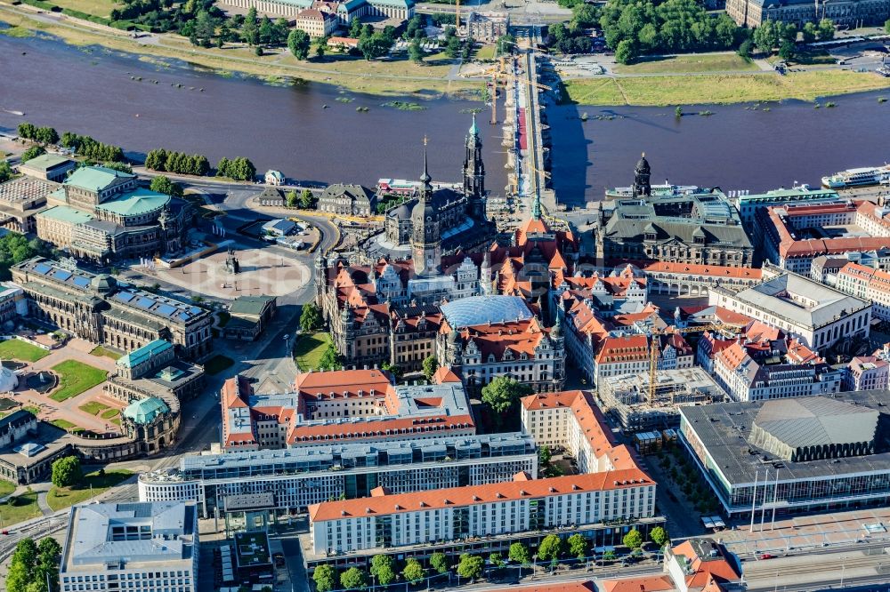 Dresden von oben - Altstadtbereich und Innenstadtzentrum in Dresden im Bundesland Sachsen, Deutschland