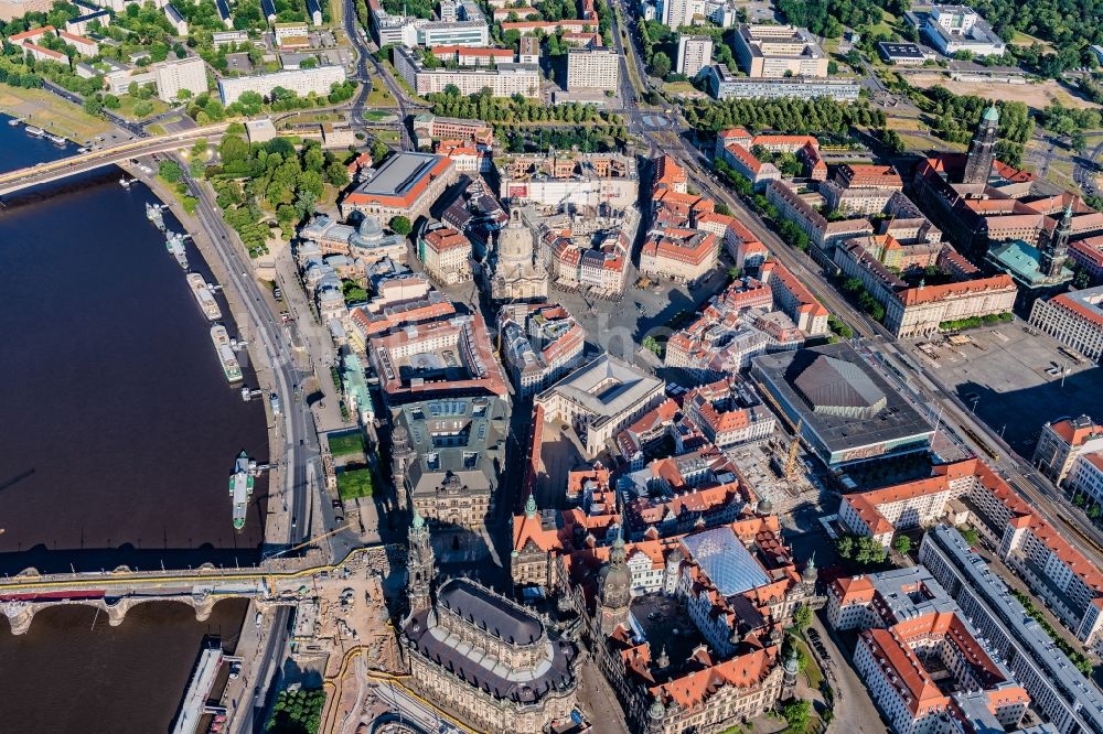 Dresden von oben - Altstadtbereich und Innenstadtzentrum in Dresden im Bundesland Sachsen, Deutschland