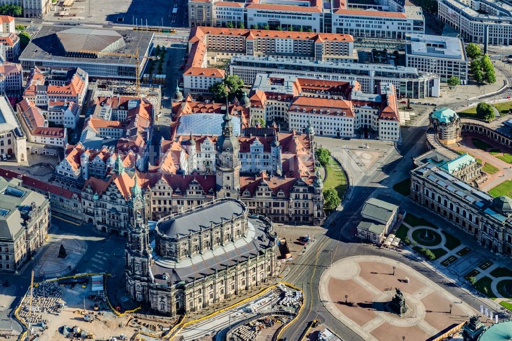 Dresden aus der Vogelperspektive: Altstadtbereich und Innenstadtzentrum in Dresden im Bundesland Sachsen, Deutschland