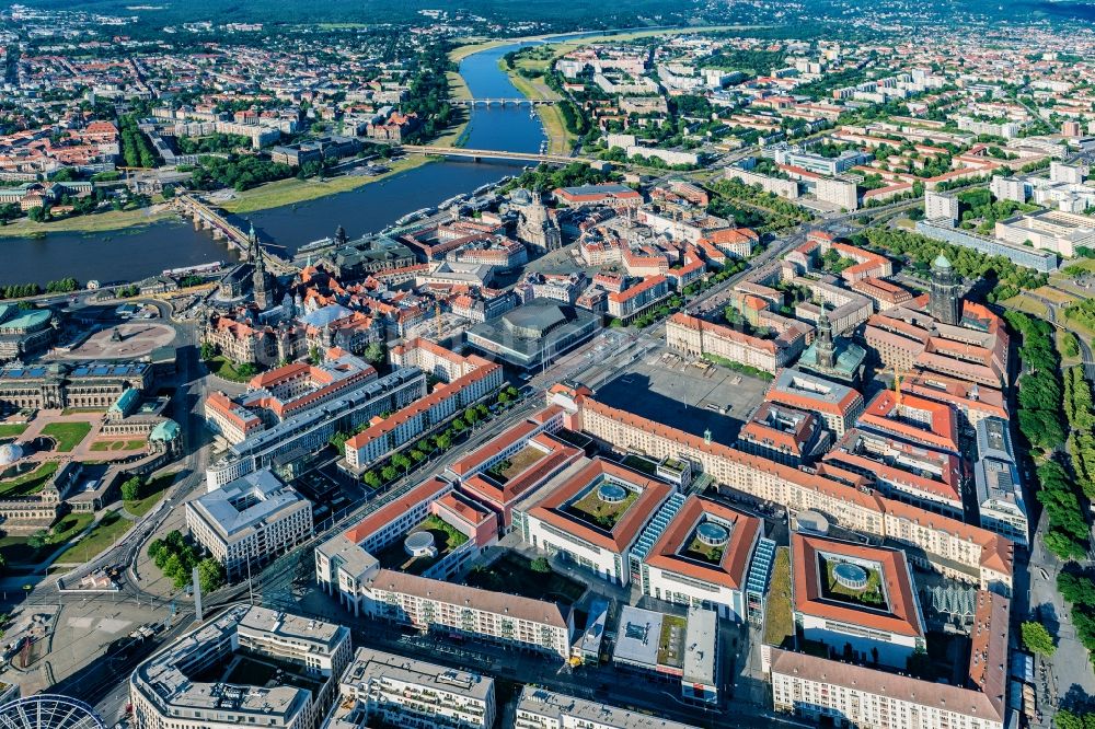 Dresden von oben - Altstadtbereich und Innenstadtzentrum in Dresden im Bundesland Sachsen, Deutschland