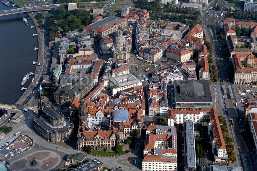 Dresden von oben - Altstadtbereich und Innenstadtzentrum in Dresden im Bundesland Sachsen, Deutschland