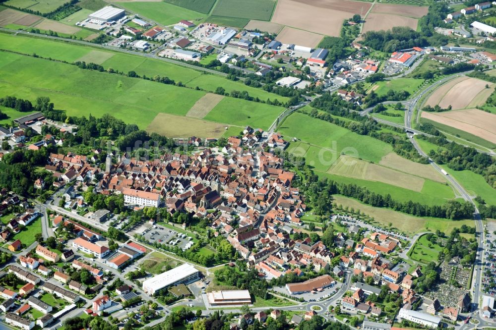 Ebern aus der Vogelperspektive: Altstadtbereich und Innenstadtzentrum in Ebern im Bundesland Bayern, Deutschland