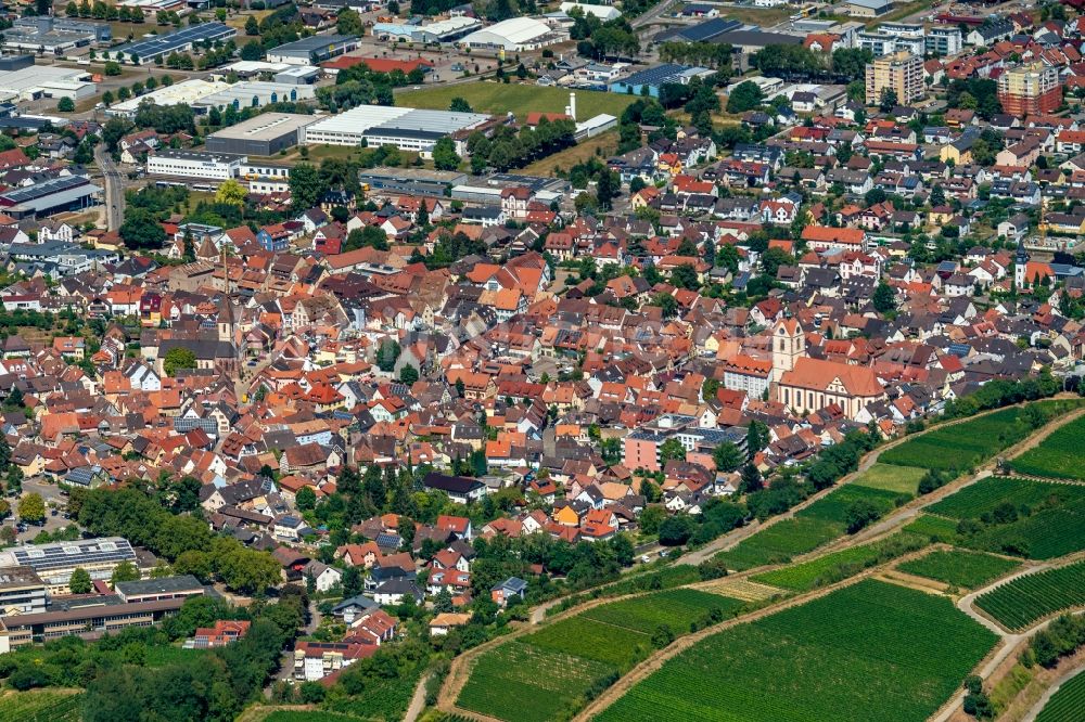 Endingen am Kaiserstuhl von oben - Altstadtbereich und Innenstadtzentrum in Endingen am Kaiserstuhl im Bundesland Baden-Württemberg, Deutschland