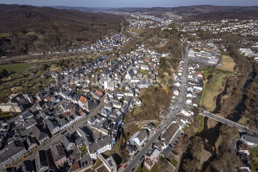 Arnsberg von oben - Altstadtbereich und Innenstadtzentrum entlang der Bömerstraße in Arnsberg im Bundesland Nordrhein-Westfalen, Deutschland