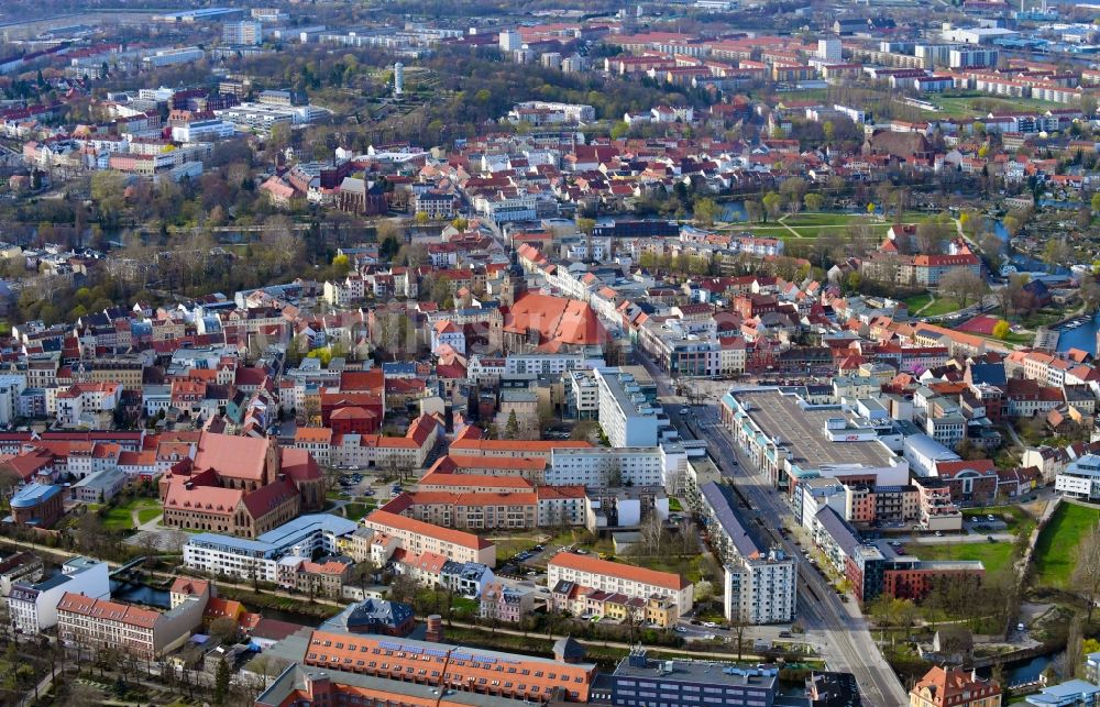 Luftaufnahme Brandenburg an der Havel - Altstadtbereich und Innenstadtzentrum entlang der Sankt-Annen-Straße in Brandenburg an der Havel im Bundesland Brandenburg, Deutschland