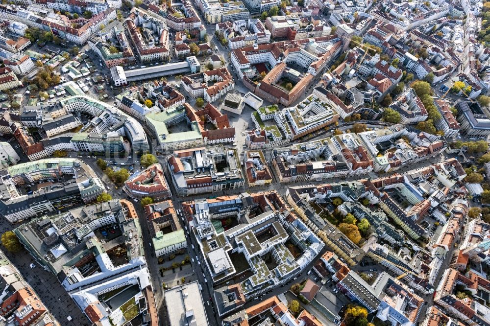 Luftaufnahme München - Altstadtbereich und Innenstadtzentrum entlang der Sendlinger Straße zwischen Marienplatz und Sendlinger Tor in München im Bundesland Bayern, Deutschland