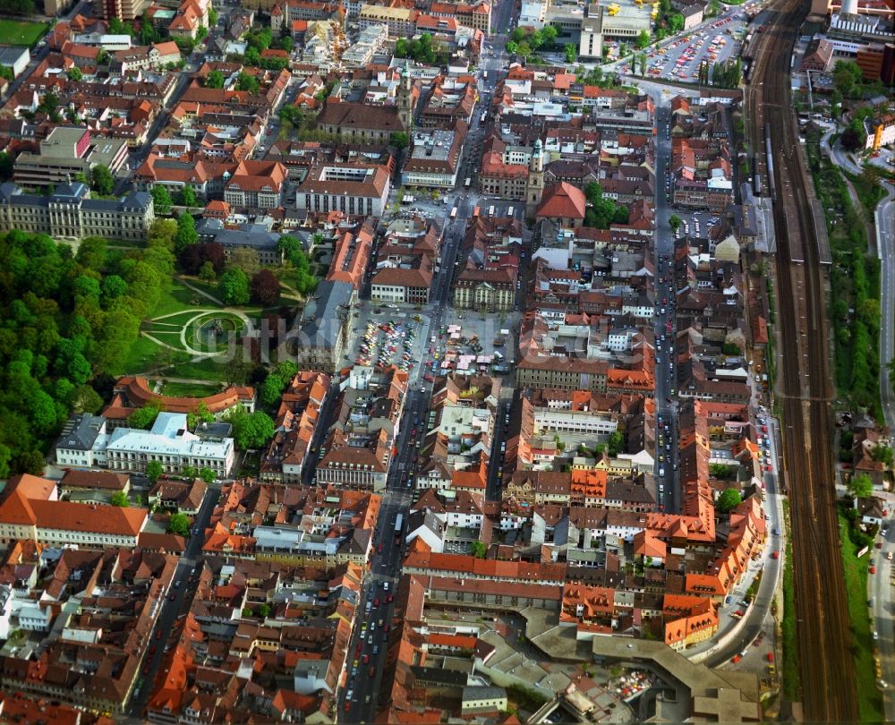 Erlangen von oben - Altstadtbereich und Innenstadtzentrum in Erlangen im Bundesland Bayern, Deutschland