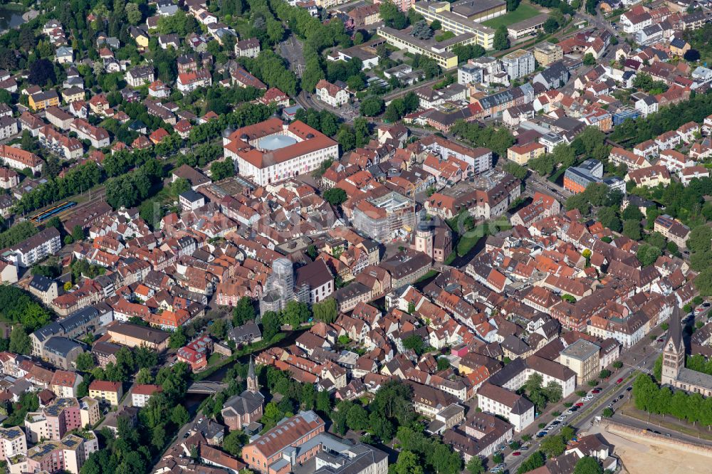 Luftbild Ettlingen - Altstadtbereich und Innenstadtzentrum in Ettlingen im Bundesland Baden-Württemberg, Deutschland