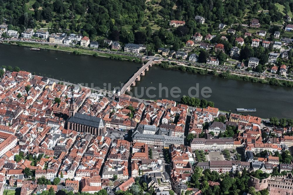 Luftbild Heidelberg - Altstadtbereich und Innenstadtzentrum am Flussufer des Neckar in Heidelberg im Bundesland Baden-Württemberg, Deutschland