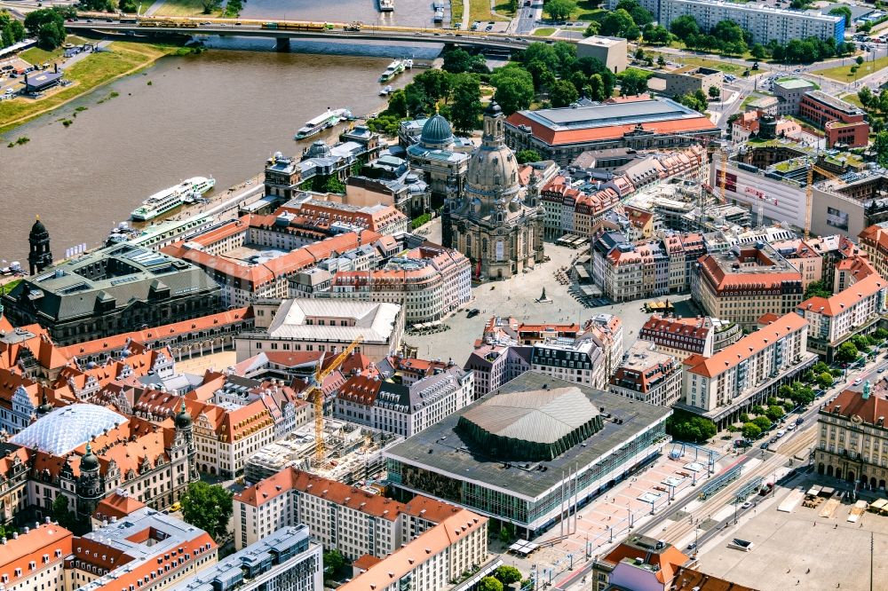 Dresden aus der Vogelperspektive: Altstadtbereich und Innenstadtzentrum um die Frauenkirche in Dresden im Bundesland Sachsen, Deutschland