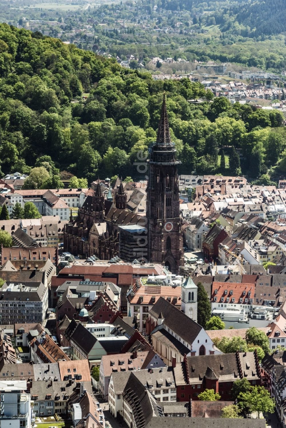 Luftbild Freiburg im Breisgau - Altstadtbereich und Innenstadtzentrum und Freiburger Münster in Freiburg im Breisgau im Bundesland Baden-Württemberg, Deutschland