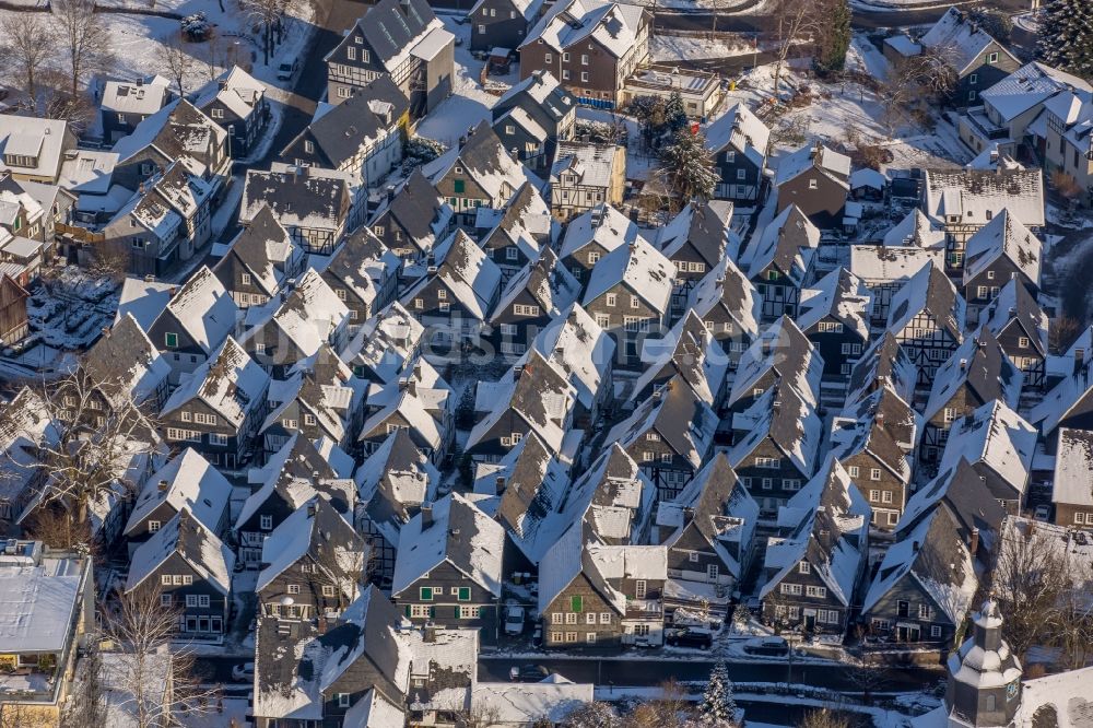 Luftaufnahme Freudenberg - Altstadtbereich und Innenstadtzentrum in Freudenberg im Bundesland Nordrhein-Westfalen