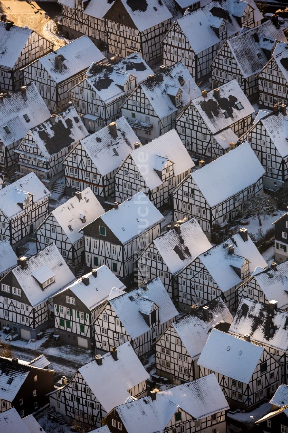 Freudenberg von oben - Altstadtbereich und Innenstadtzentrum in Freudenberg im Bundesland Nordrhein-Westfalen