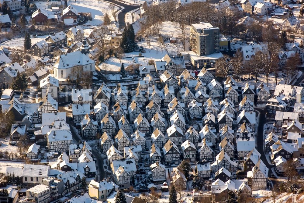 Freudenberg aus der Vogelperspektive: Altstadtbereich und Innenstadtzentrum in Freudenberg im Bundesland Nordrhein-Westfalen