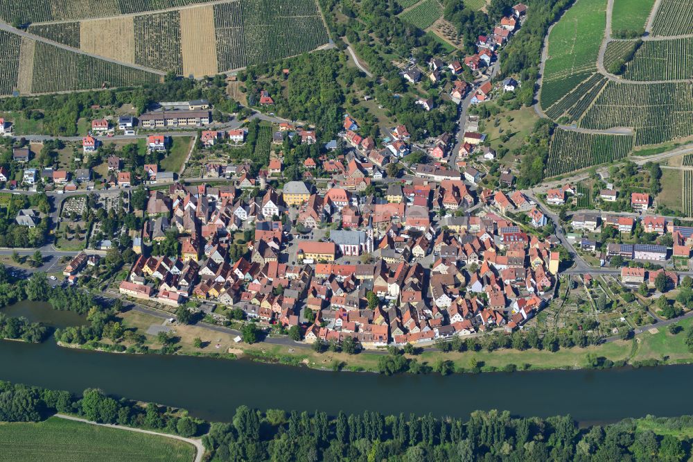 Luftaufnahme Frickenhausen am Main - Altstadtbereich und Innenstadtzentrum in Frickenhausen am Main im Bundesland Bayern, Deutschland