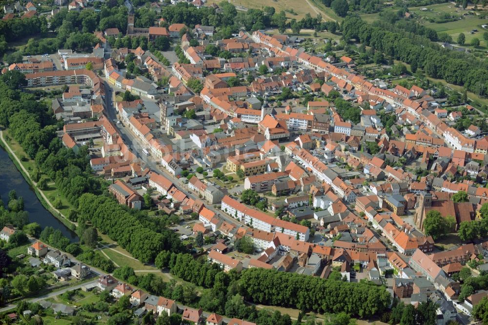 Gardelegen von oben - Altstadtbereich und Innenstadtzentrum in Gardelegen im Bundesland Sachsen-Anhalt