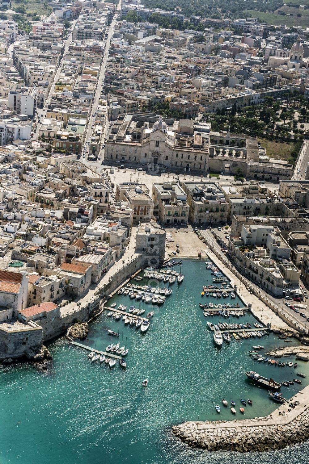 Luftbild Giovinazzo - Altstadtbereich und Innenstadtzentrum in Giovinazzo in der Provinz Puglia in Italien