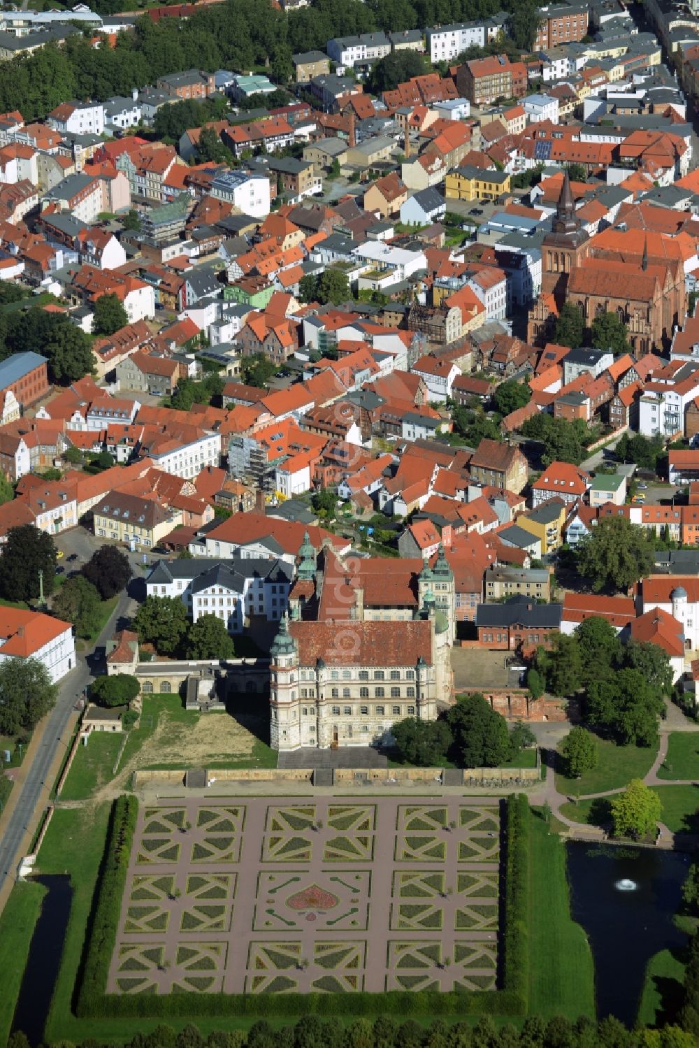 Güstrow aus der Vogelperspektive: Altstadtbereich und Innenstadtzentrum in Güstrow im Bundesland Mecklenburg-Vorpommern