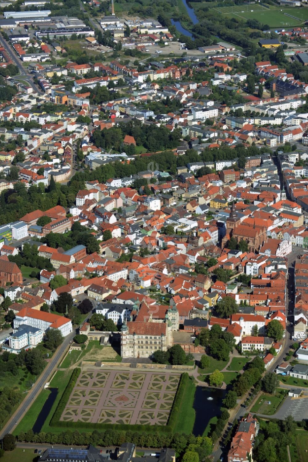 Luftbild Güstrow - Altstadtbereich und Innenstadtzentrum in Güstrow im Bundesland Mecklenburg-Vorpommern