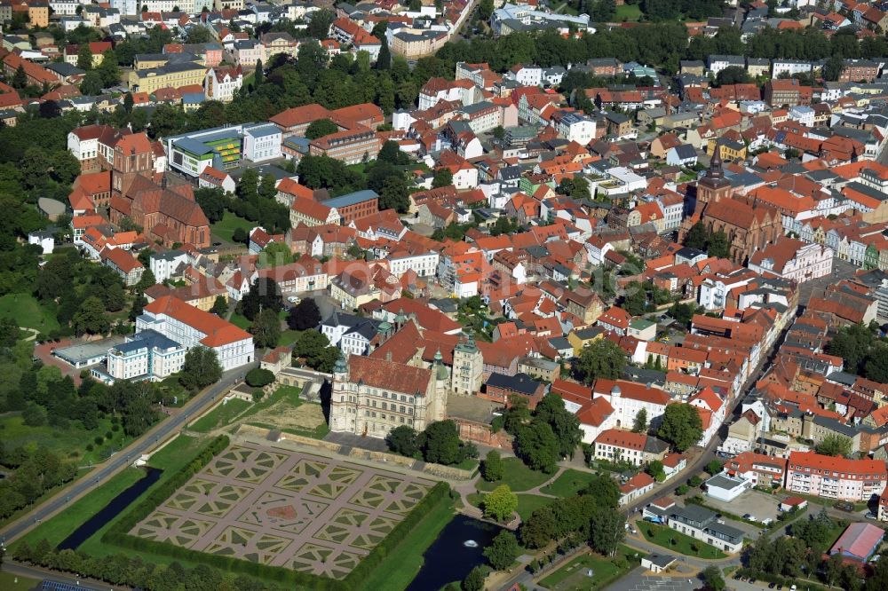 Luftaufnahme Güstrow - Altstadtbereich und Innenstadtzentrum in Güstrow im Bundesland Mecklenburg-Vorpommern