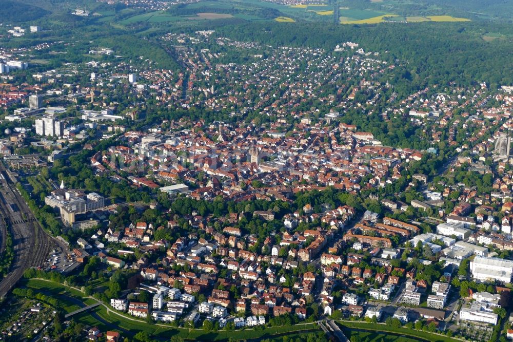 Göttingen von oben - Altstadtbereich und Innenstadtzentrum in Göttingen im Bundesland Niedersachsen, Deutschland
