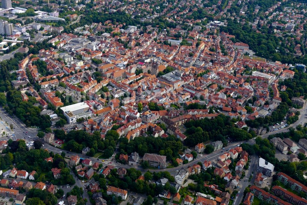Göttingen von oben - Altstadtbereich und Innenstadtzentrum in Göttingen im Bundesland Niedersachsen, Deutschland