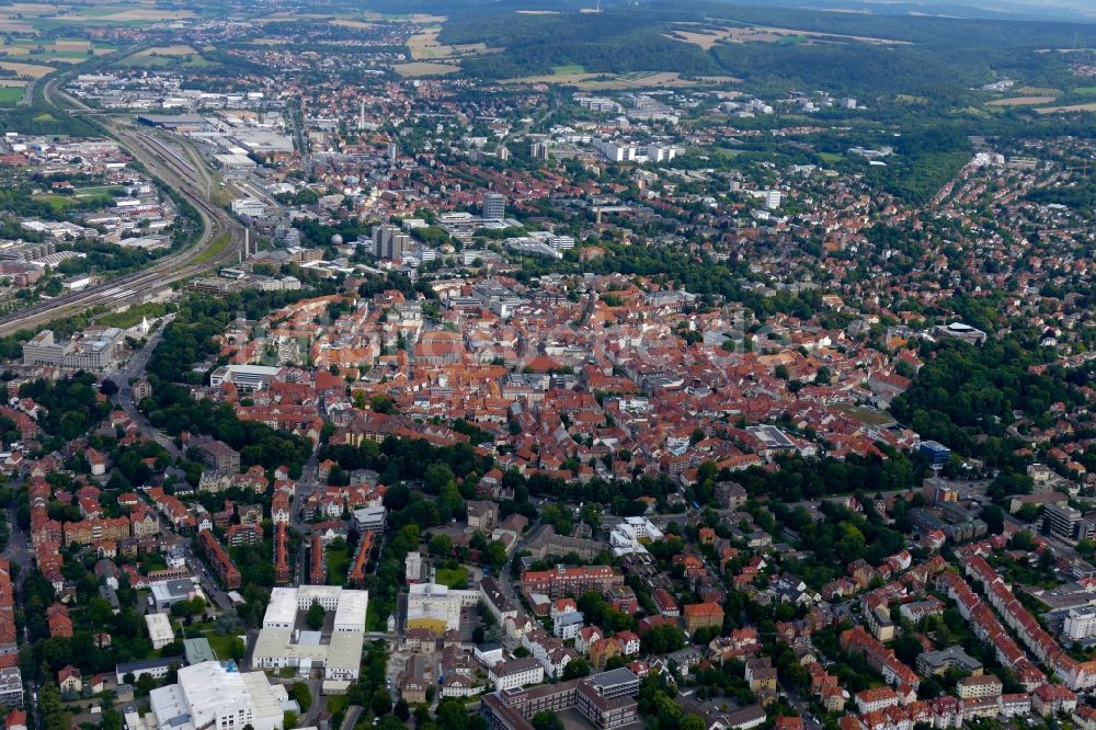 Göttingen aus der Vogelperspektive: Altstadtbereich und Innenstadtzentrum in Göttingen im Bundesland Niedersachsen, Deutschland