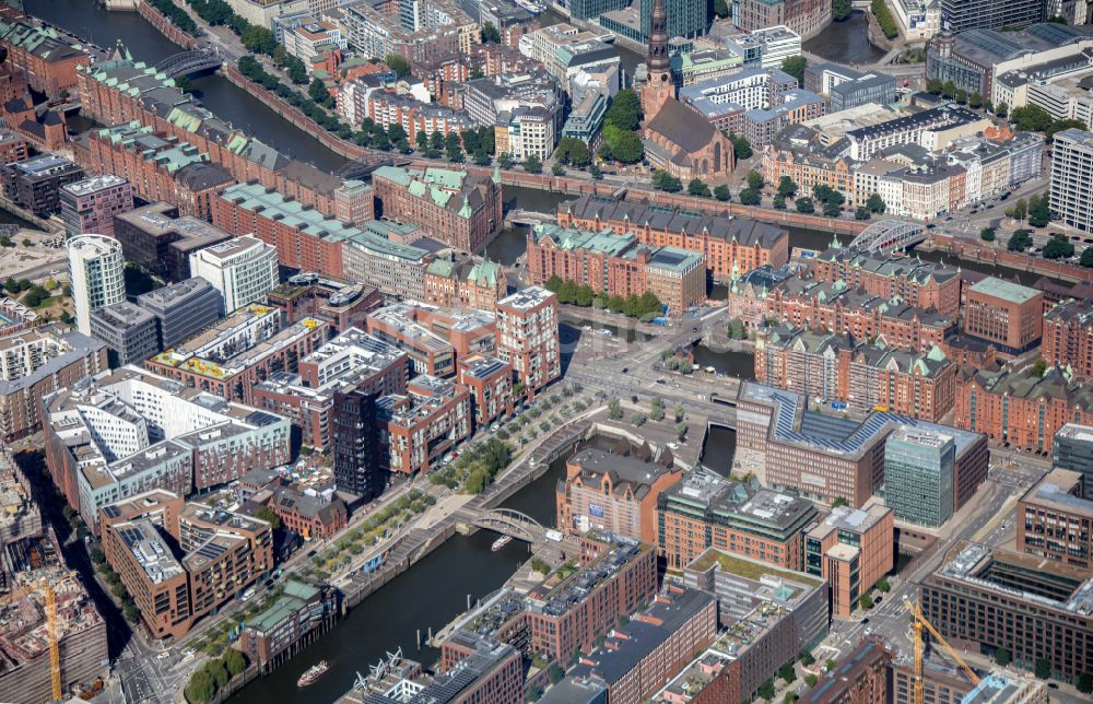 Hamburg von oben - Altstadtbereich und Innenstadtzentrum Hafenstadt in Hamburg, Deutschland