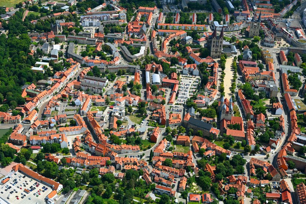 Halberstadt von oben - Altstadtbereich und Innenstadtzentrum in Halberstadt im Bundesland Sachsen-Anhalt, Deutschland