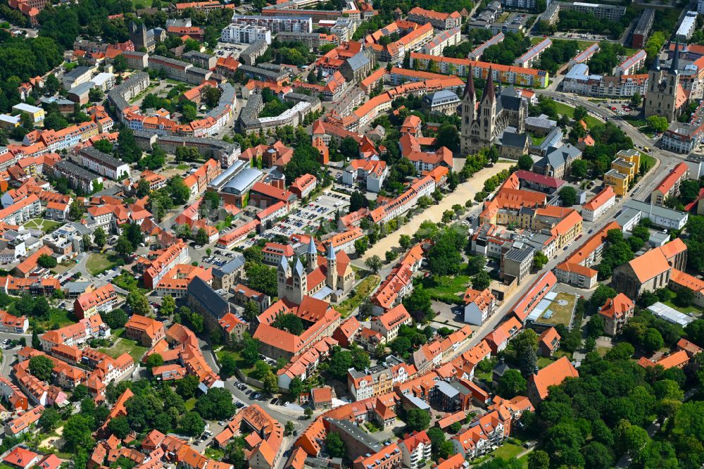 Luftaufnahme Halberstadt - Altstadtbereich und Innenstadtzentrum in Halberstadt im Bundesland Sachsen-Anhalt, Deutschland