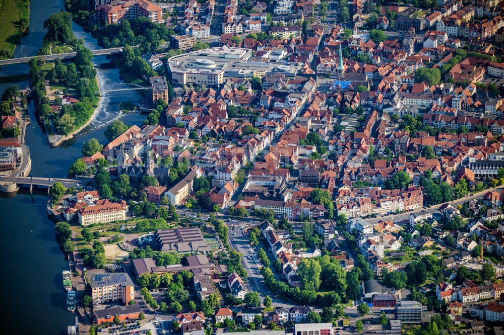 Hameln von oben - Altstadtbereich und Innenstadtzentrum in Hameln im Bundesland Niedersachsen, Deutschland