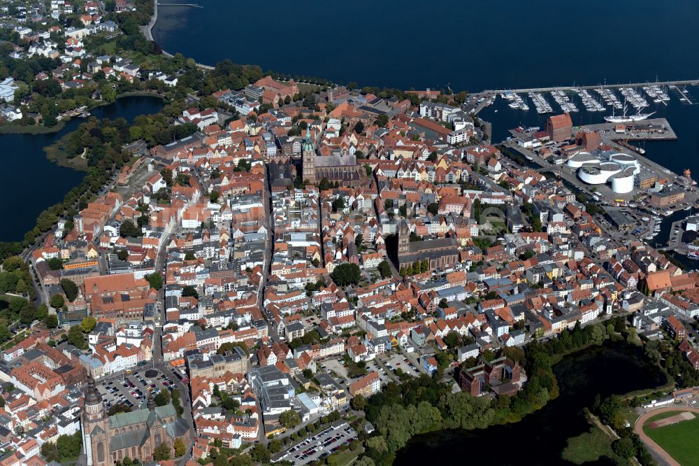 Luftbild Hansestadt Stralsund - Altstadtbereich und Innenstadtzentrum in Hansestadt Stralsund im Bundesland Mecklenburg-Vorpommern, Deutschland