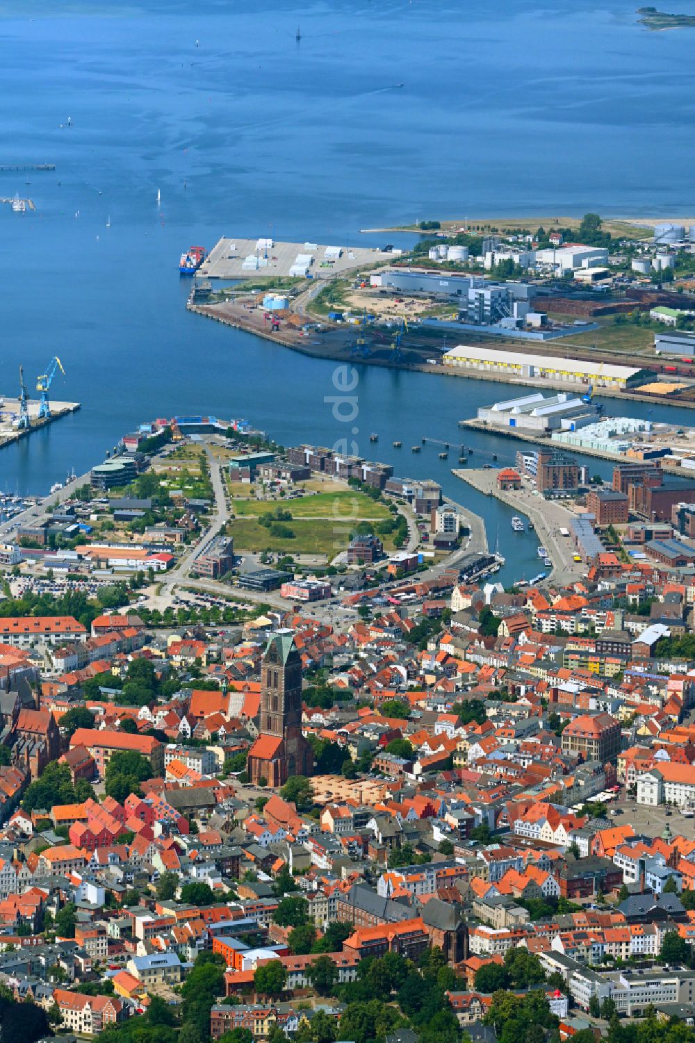 Wismar aus der Vogelperspektive: Altstadtbereich und Innenstadtzentrum in Hansestadt Wismar im Bundesland Mecklenburg-Vorpommern, Deutschland