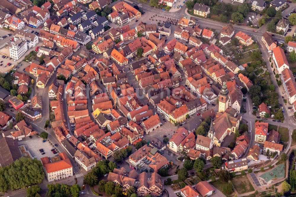 Haslach im Kinzigtal aus der Vogelperspektive: Altstadtbereich und Innenstadtzentrum in Haslach im Kinzigtal im Bundesland Baden-Württemberg, Deutschland