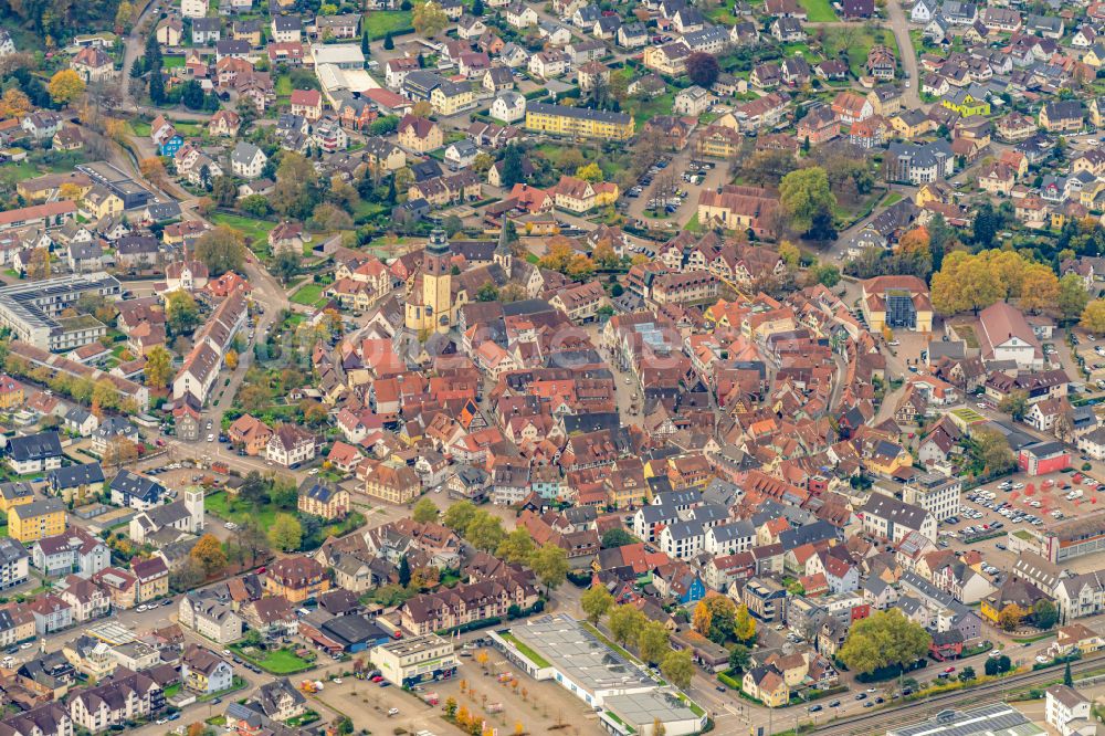 Haslach im Kinzigtal aus der Vogelperspektive: Altstadtbereich und Innenstadtzentrum in Haslach im Kinzigtal im Bundesland Baden-Württemberg, Deutschland