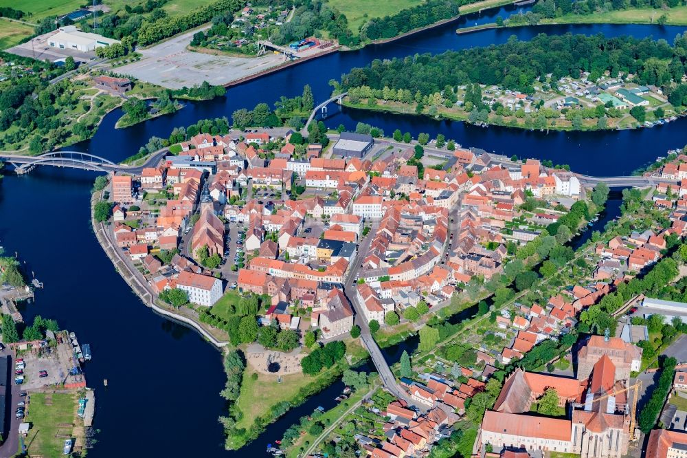 Luftaufnahme Havelberg - Altstadtbereich und Innenstadtzentrum Havelberg an der Elbe im Bundesland Sachsen-Anhalt, Deutschland