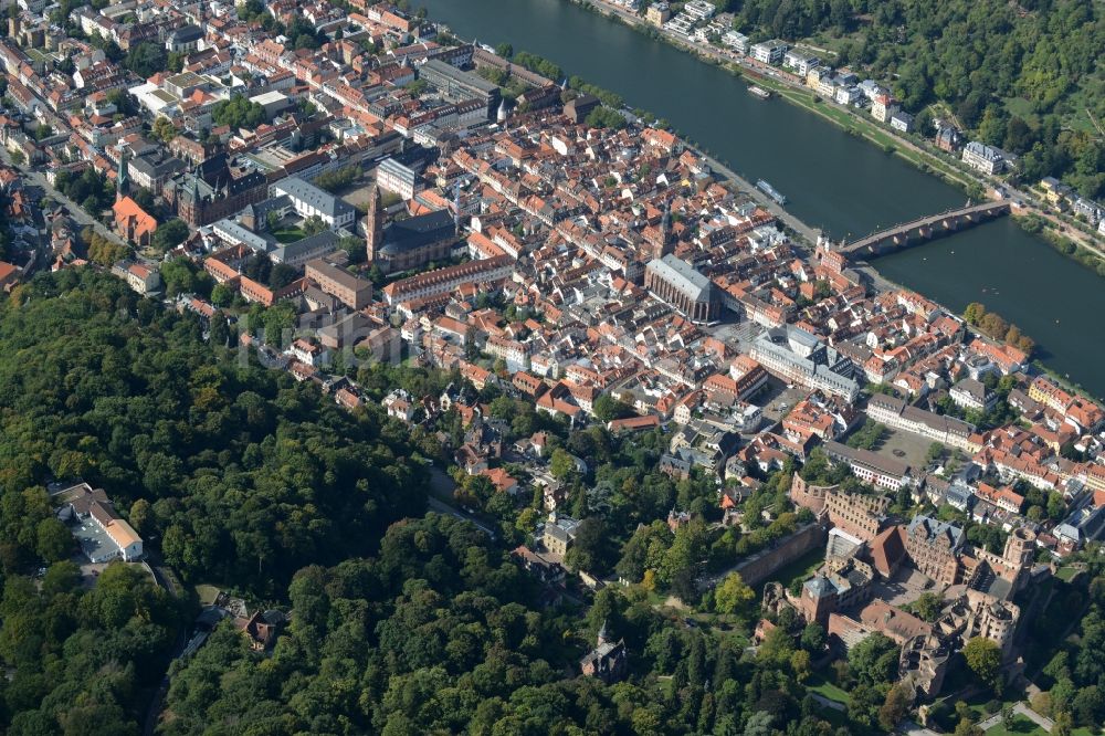 Heidelberg von oben - Altstadtbereich und Innenstadtzentrum in Heidelberg im Bundesland Baden-Württemberg