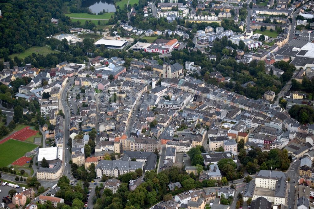 Hof von oben - Altstadtbereich und Innenstadtzentrum in Hof im Bundesland Bayern, Deutschland