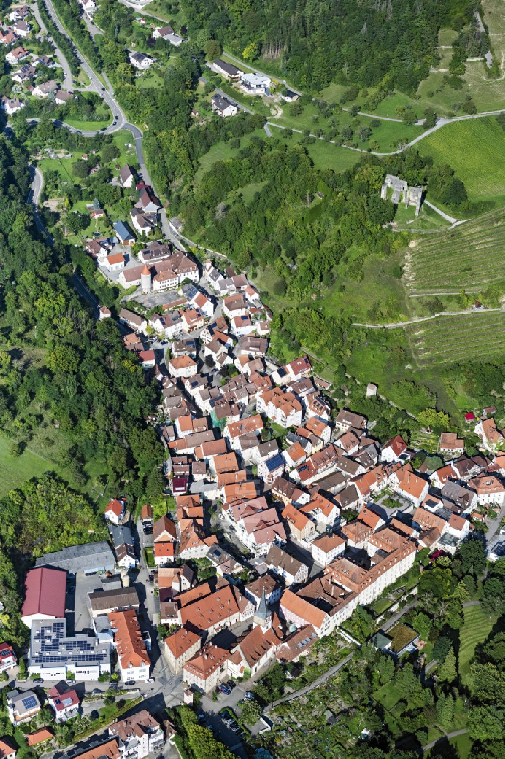 Ingelfingen von oben - Altstadtbereich und Innenstadtzentrum in Ingelfingen im Bundesland Baden-Württemberg, Deutschland