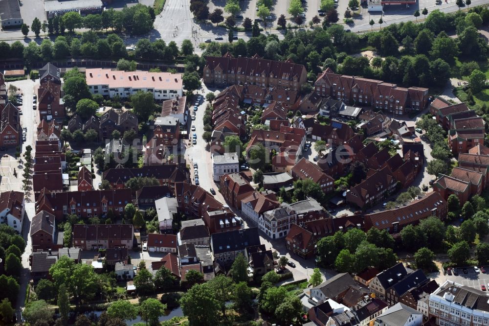 Itzehoe von oben - Altstadtbereich und Innenstadtzentrum in Itzehoe im Bundesland Schleswig-Holstein