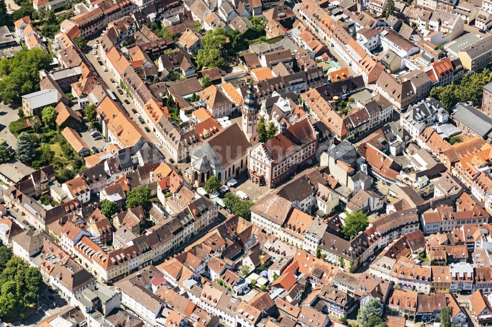 Luftaufnahme Karlsruhe - Altstadtbereich und Innenstadtzentrum in Karlsruhe im Bundesland Baden-Württemberg, Deutschland