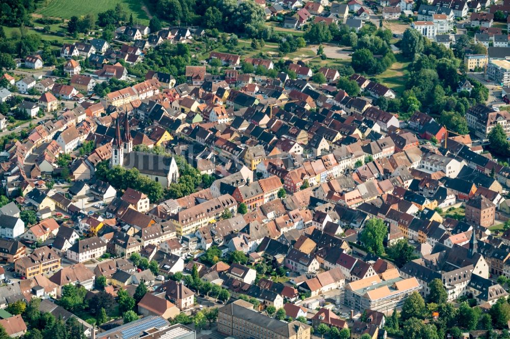 Luftaufnahme Kenzingen - Altstadtbereich und Innenstadtzentrum in Kenzingen im Bundesland Baden-Württemberg, Deutschland