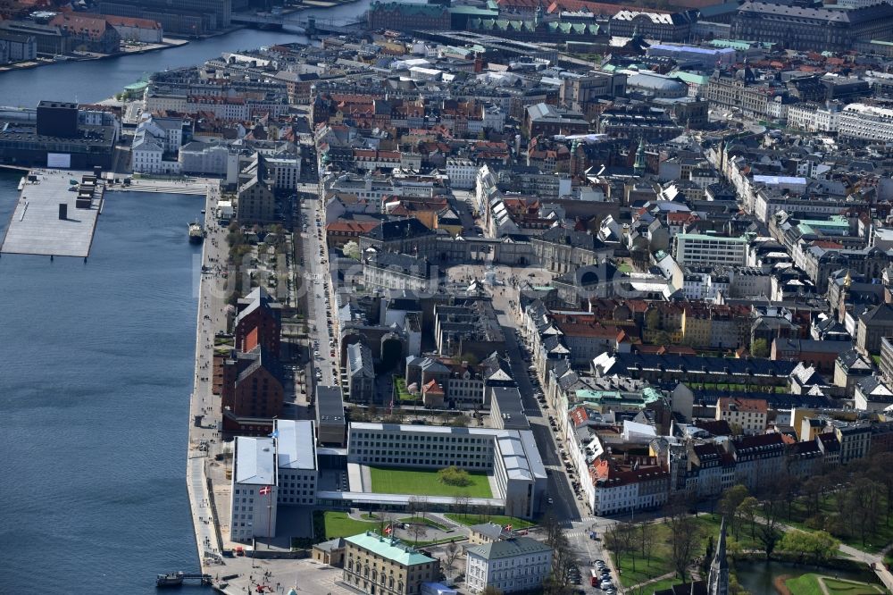 Kopenhagen aus der Vogelperspektive: Altstadtbereich und Innenstadtzentrum in Kopenhagen in Region Hovedstaden, Dänemark