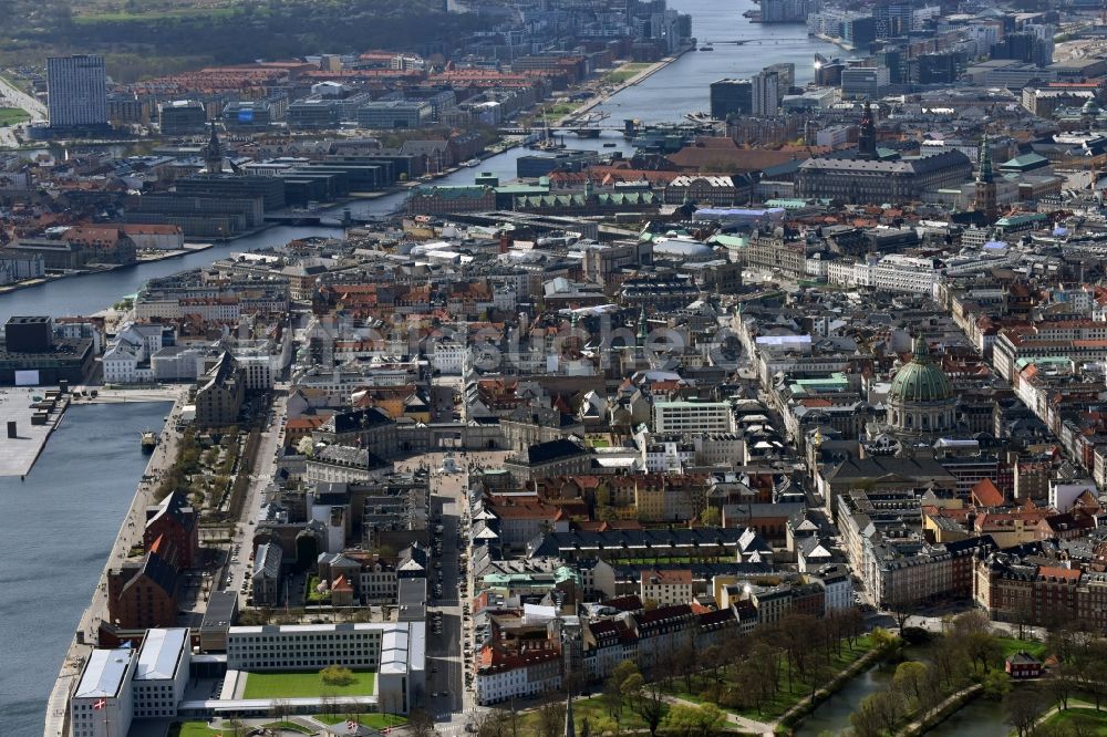 Kopenhagen von oben - Altstadtbereich und Innenstadtzentrum in Kopenhagen in Region Hovedstaden, Dänemark