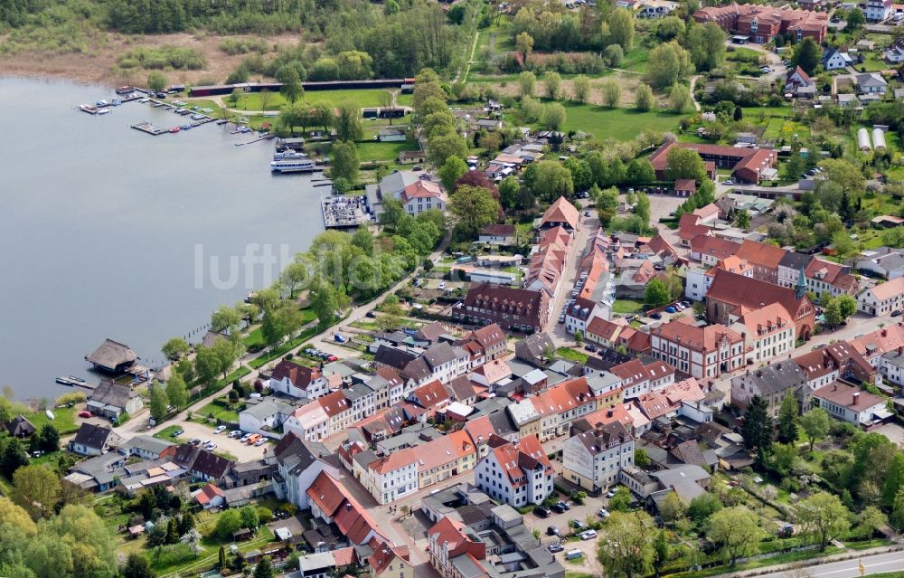 Krakow am See von oben - Altstadtbereich und Innenstadtzentrum in Krakow am See im Bundesland Mecklenburg-Vorpommern, Deutschland