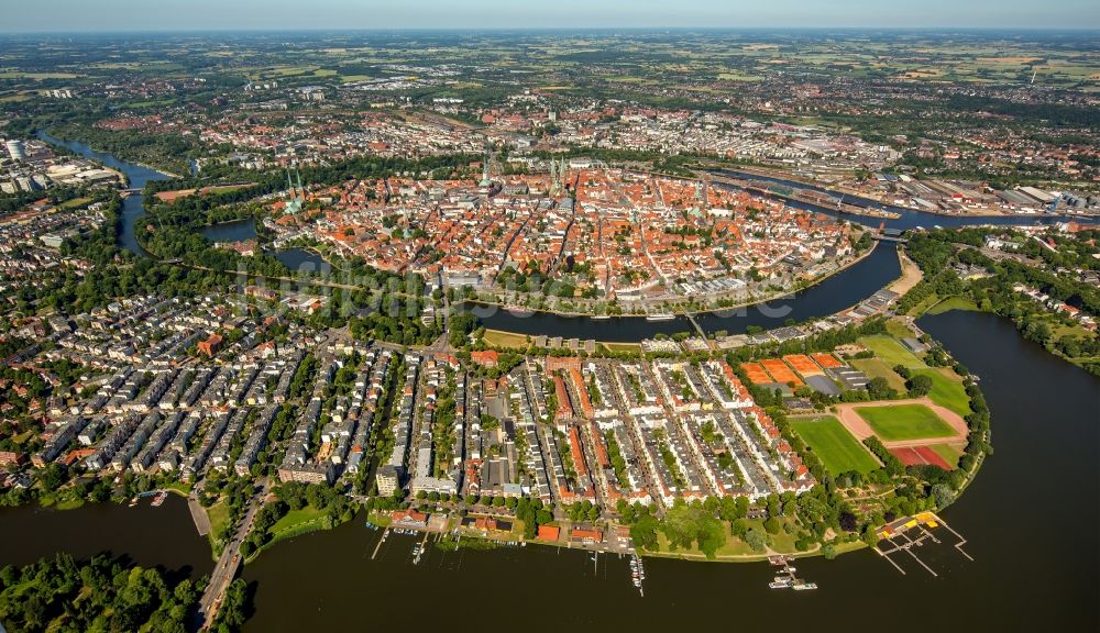 Luftaufnahme Lübeck - Altstadtbereich und Innenstadtzentrum in Lübeck im Bundesland Schleswig-Holstein