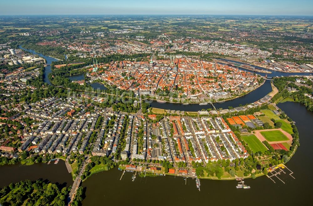 Lübeck von oben - Altstadtbereich und Innenstadtzentrum in Lübeck im Bundesland Schleswig-Holstein