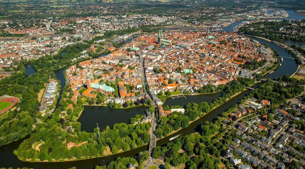 Luftaufnahme Lübeck - Altstadtbereich und Innenstadtzentrum in Lübeck im Bundesland Schleswig-Holstein